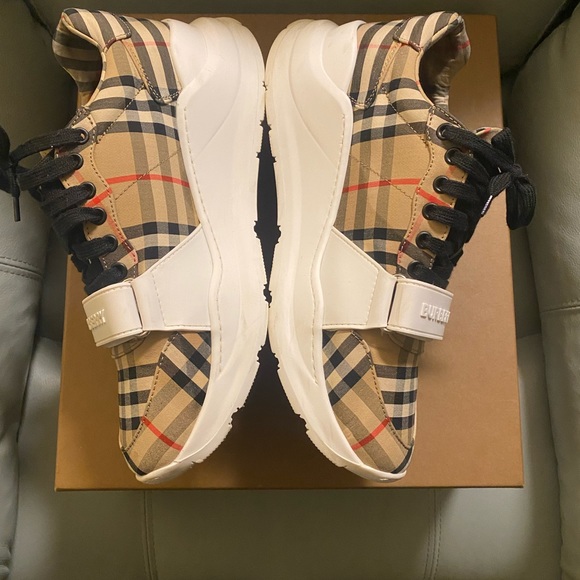 Burberry sneakers - Picture 5 of 10